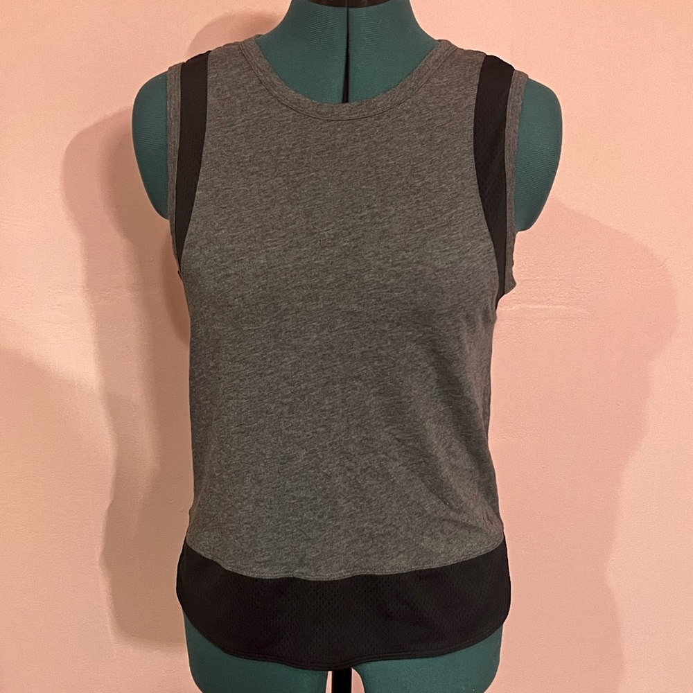 Under Armour gym shirt size S